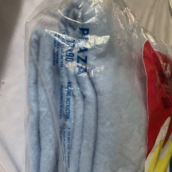Plaza 72x90 In. Blanket Twin Or Full Size 100% Polyester Blue Treated To Reduce - Picture 3 of 12